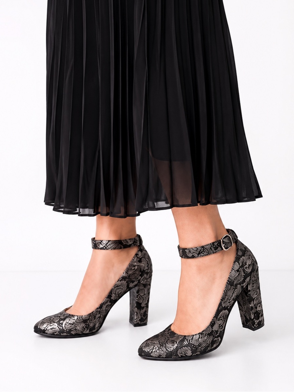 Size 10 Marc Fisher Women’s Ankle Strap Lace Block Heel Pumps Black